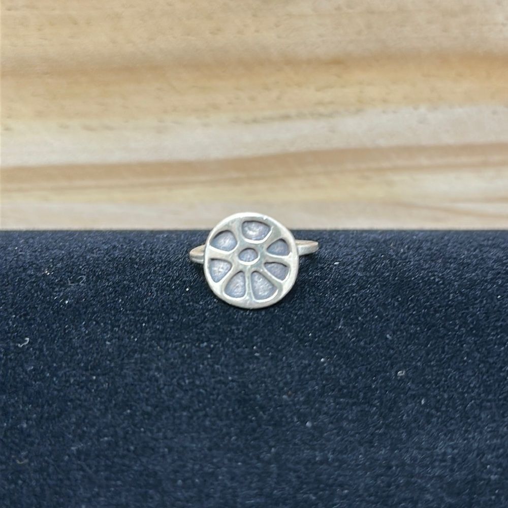 Sterling silver sunkist style ring 925